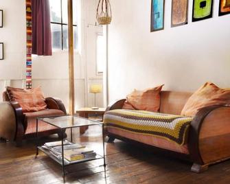Casa Volante Hostal - Valparaíso - Living room