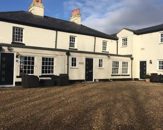 Riverside Park Gf Apt | 1 Br | Parking | St Neots - St. Neots - Building