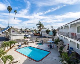 Motel 6 Oceanside Marina - Oceanside - Uima-allas