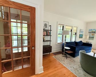 3 bedroom home next to downtown and medical mile - Grand Rapids - Salon