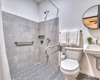 2Bed/1Bath Apartment with Patio in San Jose Center! - San José