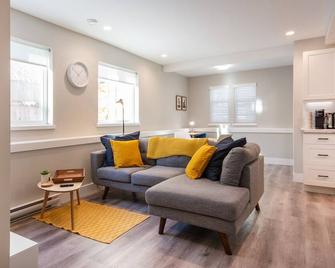 Bigfoot's Rest - Courtenay - Living room