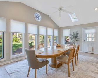 Modern Hideaway near North Hills - Raleigh - Essbereich