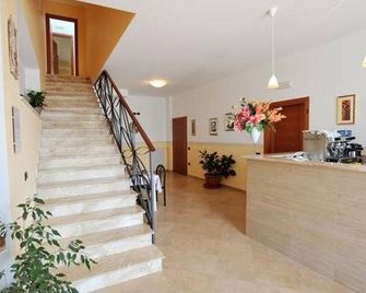 B&B Casa Augello - סן ג'ובאני רוטונדו - דלפק קבלה