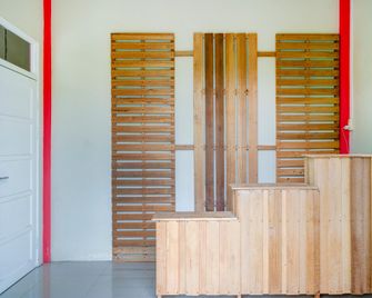 OYO 90491 Durian Homestay - Singkawang - Front desk