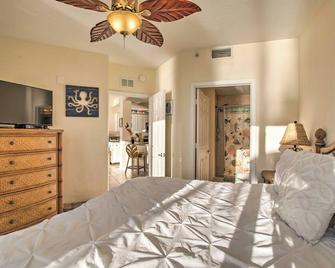 Bayfront Retreat Private Balcony and Pool Access! - St. Petersburg - Bedroom