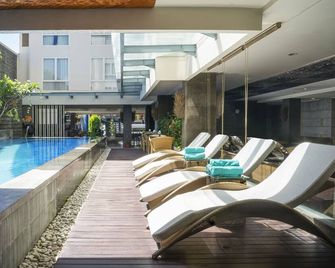 Hotel Solaris Kuta Bali - Kuta - Piscina