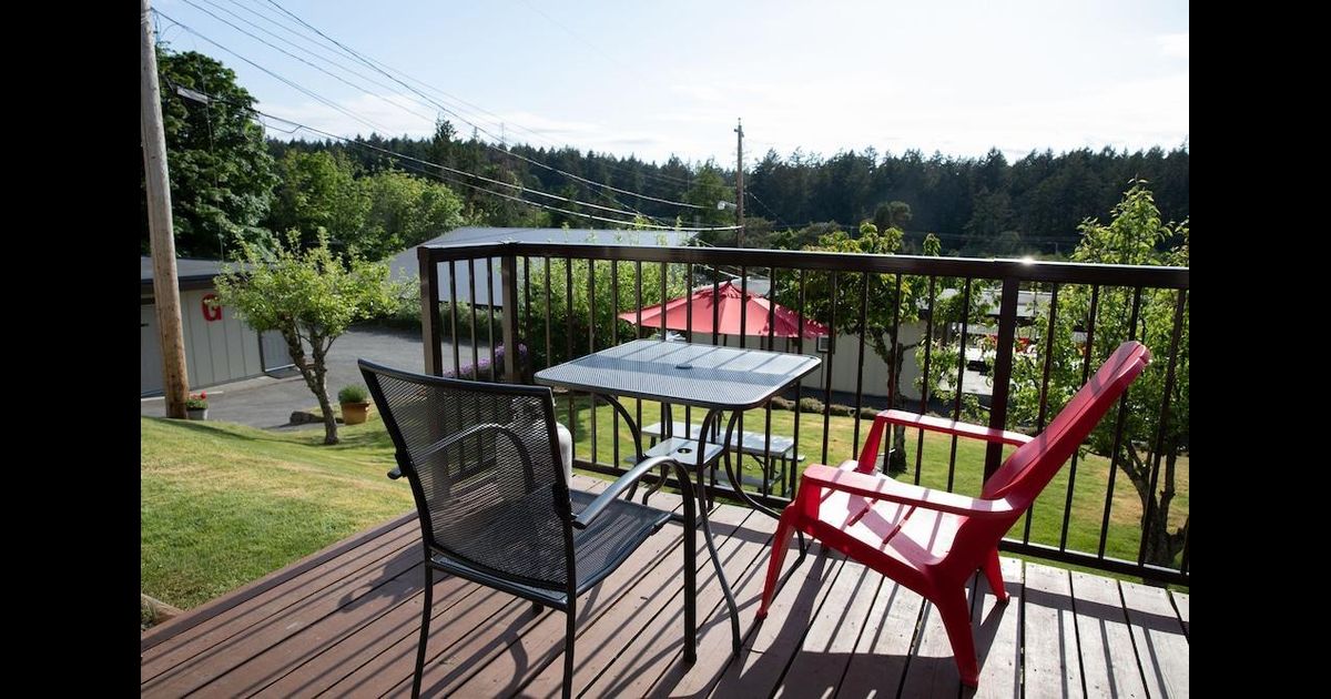 Cherry Tree Inn in Victoria, Canada from £0: Deals, Reviews, Photos ...