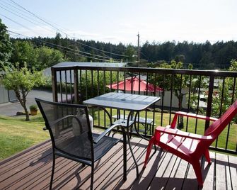 Cherry Tree Inn - Victoria - Balcony
