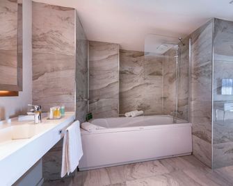 Holiday Inn Kayseri - Duvenonu By IHG - Kayseri - Slaapkamer