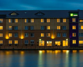 Holiday Inn Express Cardiff Bay - 卡迪夫 - 建筑