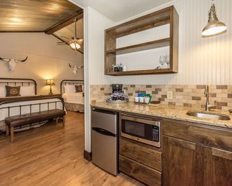 Vineyard Trail Cottages- Adults Only - פרדריקסברג - מטבח