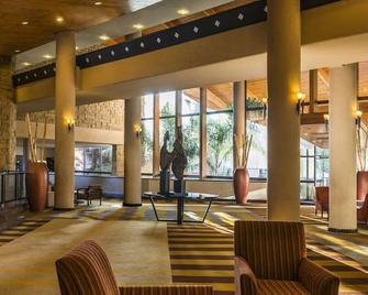 Spacious Good-Value Accommodation In Lesotho! Onsite Pool & Spa, Free Parking - Maseru - Salónek