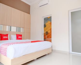 오요 2140 Hs 레지던스 - 똘릉아궁 - 침실