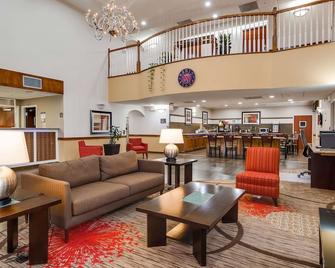 Best Western Dayton Inn & Suites - Dayton - Living room