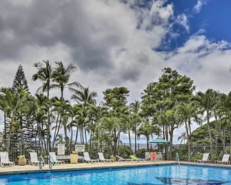 Lush Condo with Community Pool, 1 Mi to Beach! - Waianae - Piscina