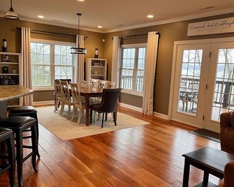Waterfront home with dock on Lake Barkley - Cadiz - Їдальня