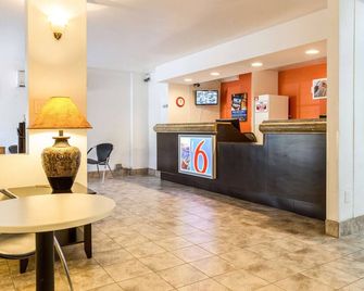 Motel 6 Glendale Az - Glendale - Front desk