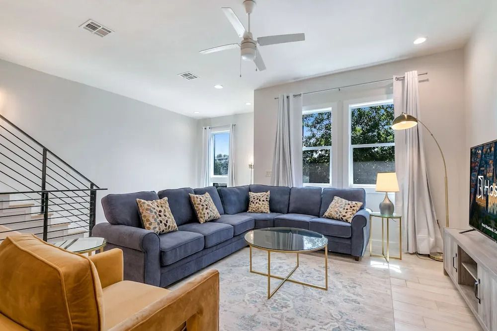 مودرن تاون هاوس دبويو بلكوني - نيو اورليانز - غرفة معيشة