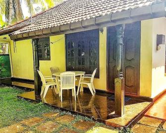 Fernando Residence - Aluthgama - Patio