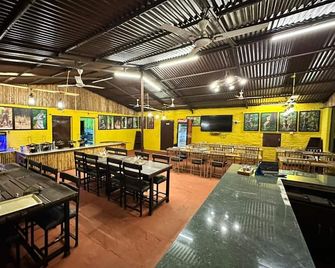 Pench Tiger Home - Khawāsa - Restaurante