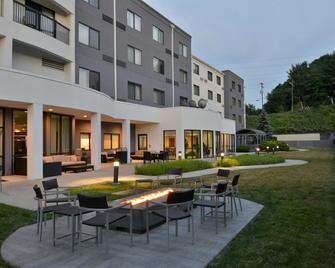 Courtyard by Marriott Harrisburg Hershey - Harrisburg - Patio