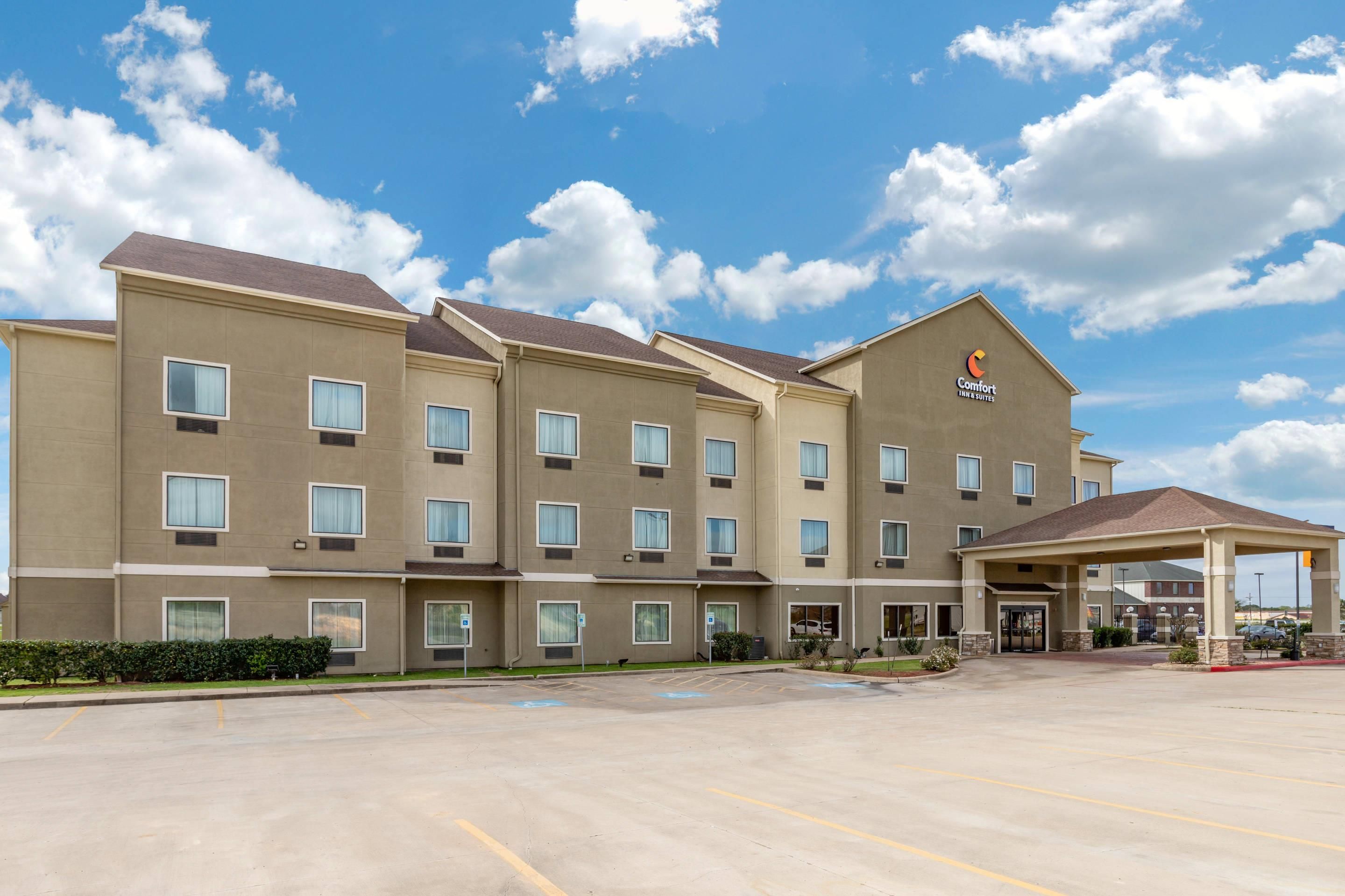 Comfort Inn & Suites Navasota - Navasota - Building