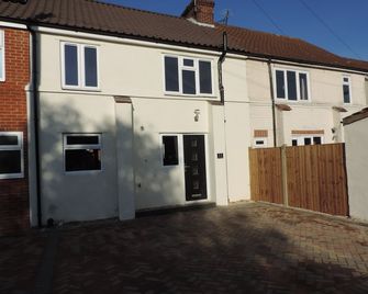 4 Bed Farnborough Air Accommodation - Farnborough - Venkovní prostory