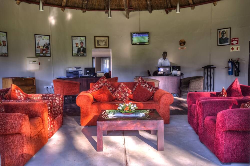 أزامبيزي ريفر لودج - شلالات فيكتوريا - ردهة