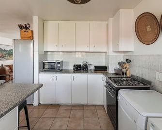 Silvertree Collective Spacious Central Apartment - Stellenbosch - Cuisine