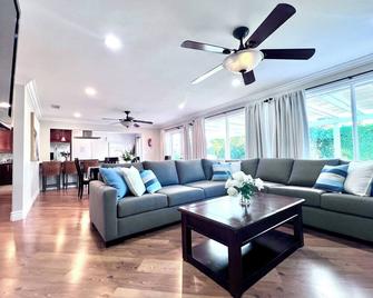 Destination #36 - Anaheim - Living room