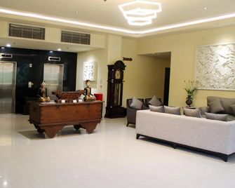 Narita Classic Hotel - Tangerang City - Lobby