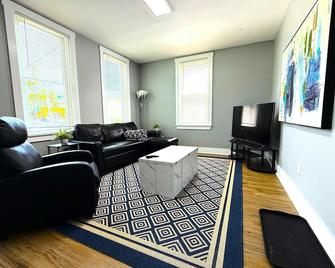 Cozy unit King bed & laundry - Wilmington - Sala de estar