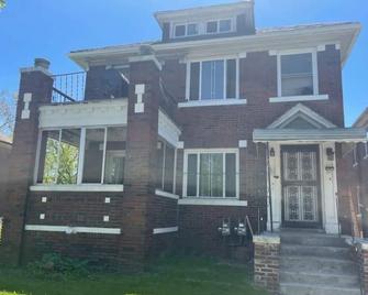 10 mins from downtown Detroit . - Detroit - Edificio