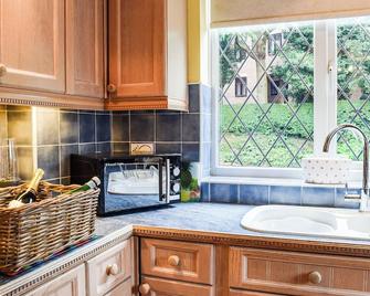 A spacious home from home within a few minutes’ walk of the town centre. - Market Bosworth - Kitchen