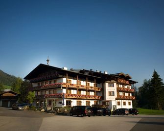 Hotel Unser Unterberg - Maria Alm am Steinernen Meer - Building