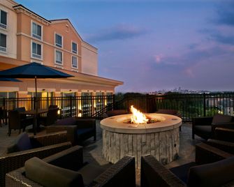 Courtyard by Marriott Kansas City at Briarcliff - Kansas City - Building