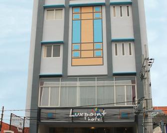 Luxpoint Hotel Surabaya - Surabaya - Building