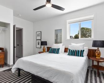 The Barns of Brighton Near Prince Edward County - Brighton - Bedroom