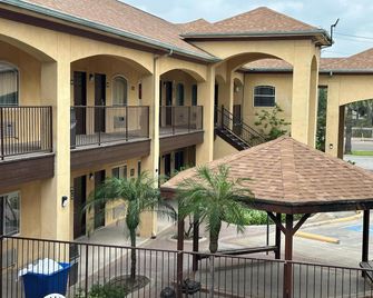 Texas Inn And Suites Rgv - Edinburg - Gebouw