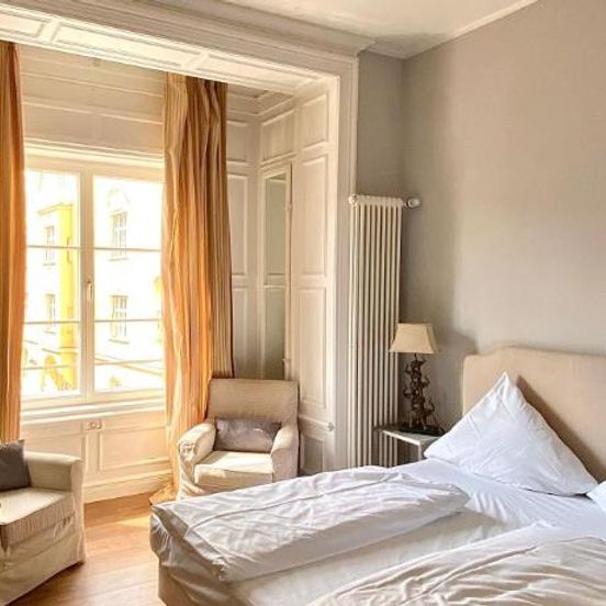 Bedroom view of Das Nikolai Hotel