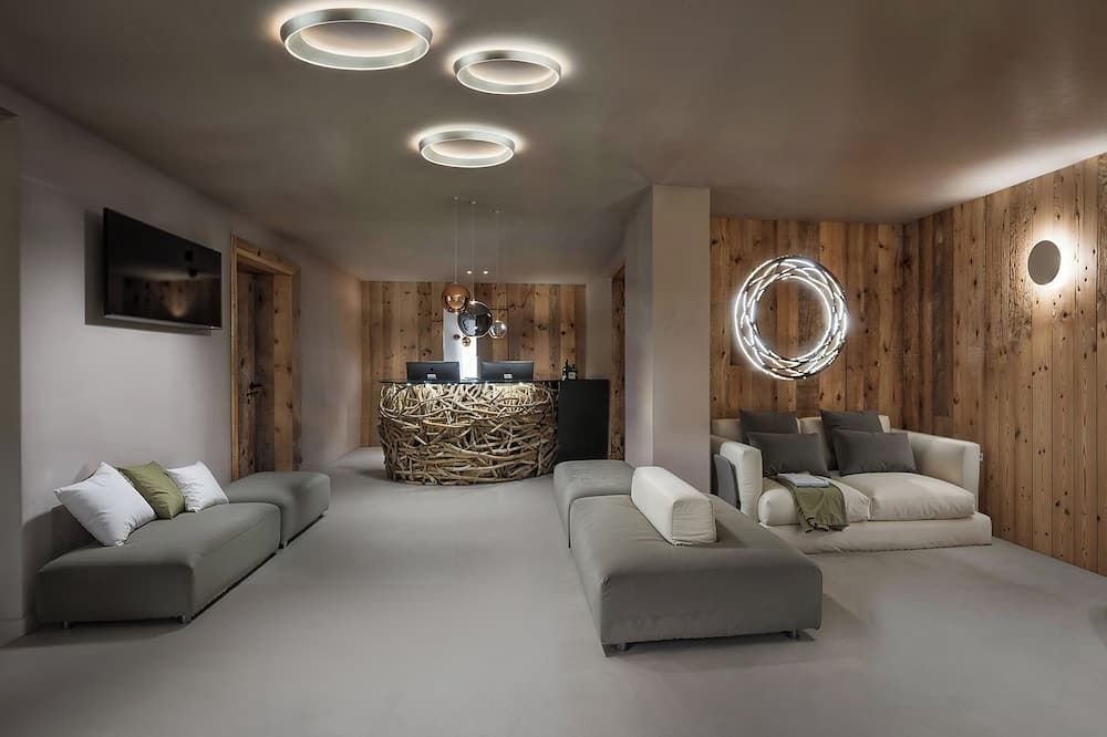 ال نين هوتل آند ابا