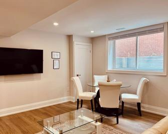 2 Bedroom 1 Parking Basement Unit - Richmond Hill - Dining room