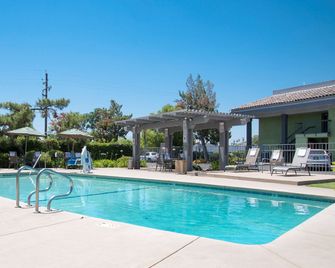 Best Western Village Inn - Fresno - Svømmebasseng