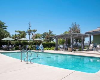 Best Western Village Inn - פרסנו - בריכה