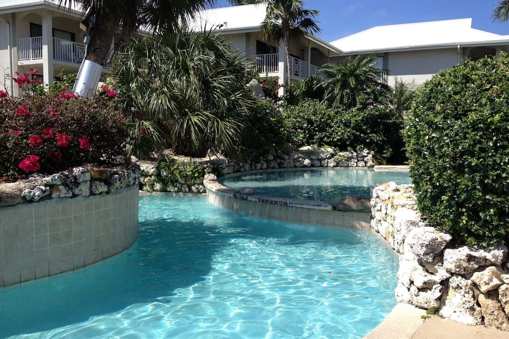 Beach Condo with Sunset Views - جورج تاون - حوض السباحة