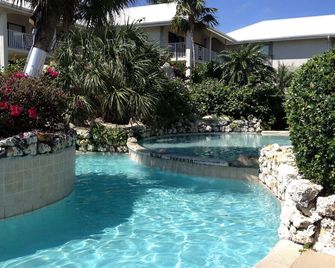 Beach Condo with Sunset Views - ג'ורג' טאון - בריכה