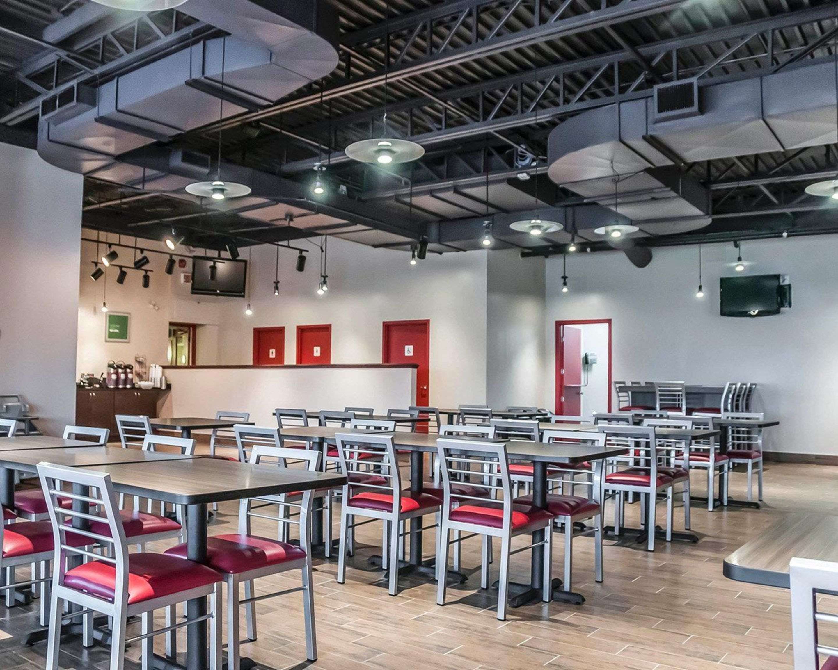 Comfort Inn C 116 C 1 7 6 Laval Hotel Deals Reviews Kayak