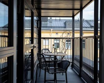 Bob W Kaarti - הלסינקי - מרפסת