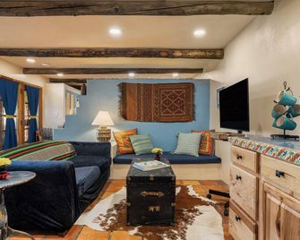 Steps to the Historic Santa Fe Plaza - Santa Fe - Wohnzimmer